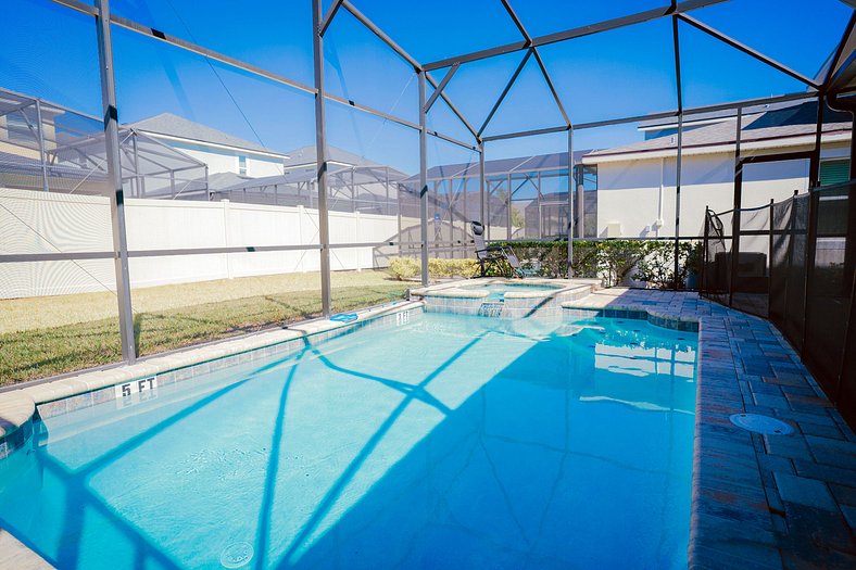 Casa aconchegante com sala de jogos e piscina