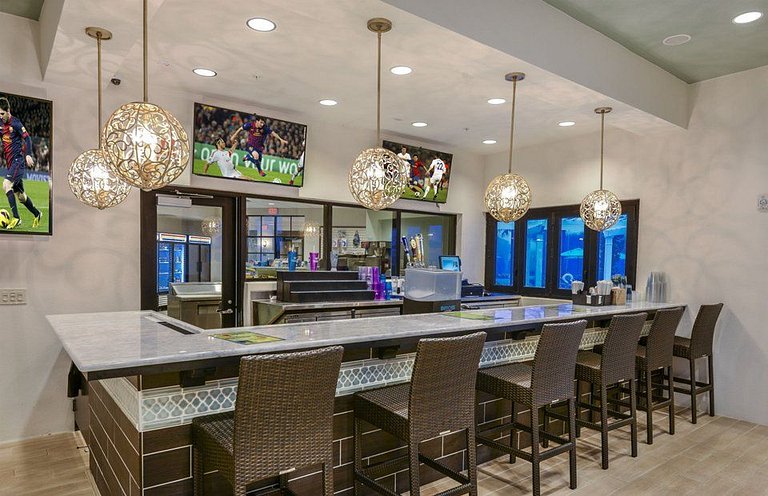 🏠 Luxury Windsor Resort near Disney oversize pool