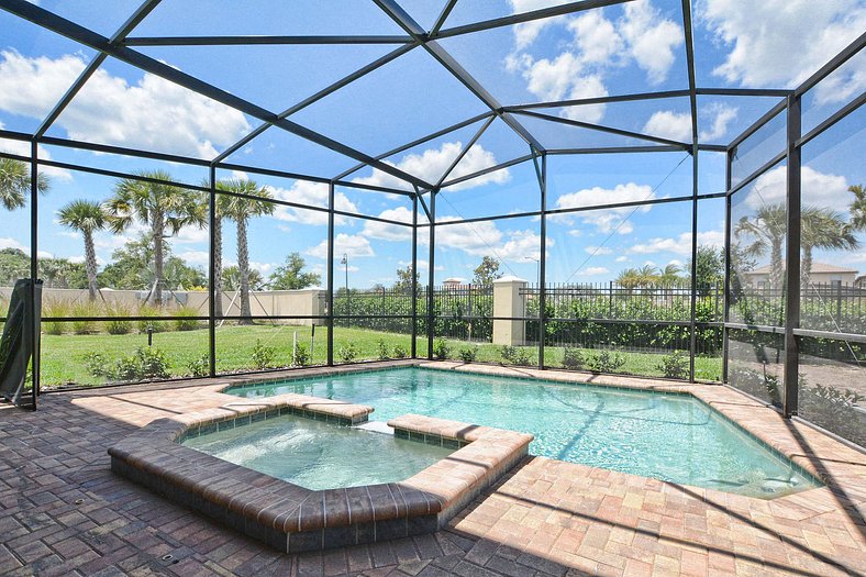 🏠 Luxury Windsor Resort near Disney oversize pool