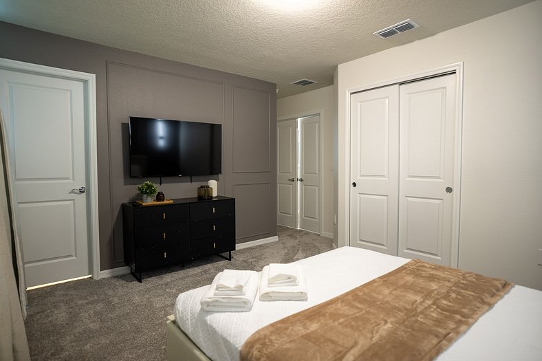 NEW! 8BR luxury near Disney, pool & themed rooms